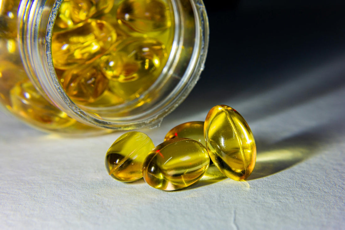 Softgel krill oil capsules with Superba™ formula spilling from a plastic container, highlighting benefits and bioavailability.